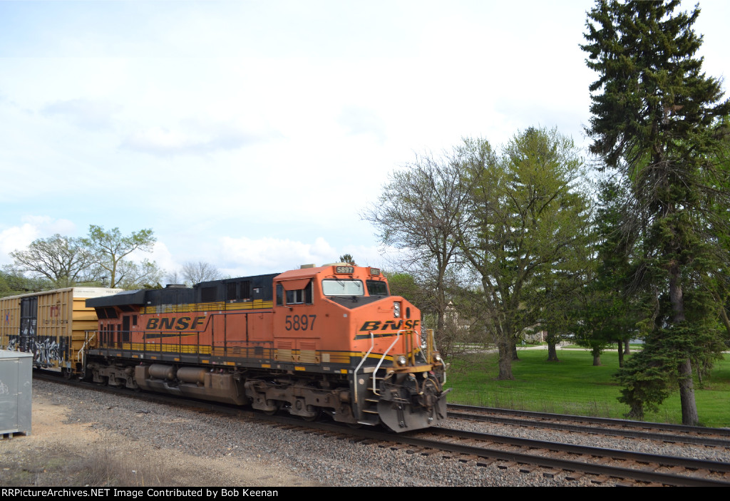 BNSF 5897